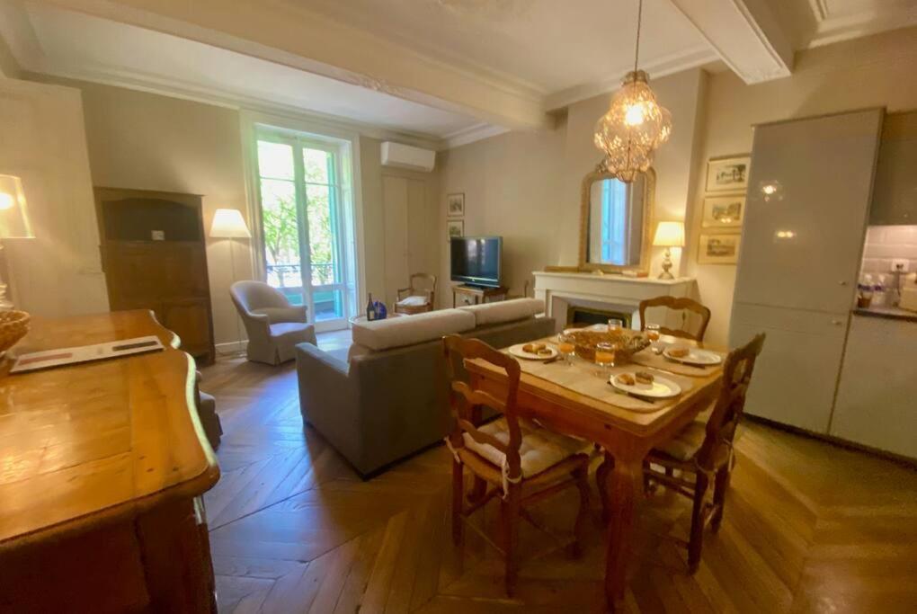 Apartament L'Historien - Avec Balcon Coeur De Nîmes Zewnętrze zdjęcie